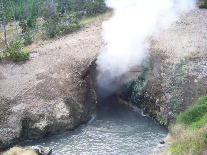 This fumarole sounded like there was dragon inside!